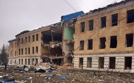 П'ятеро людей постраждали внаслідок обстрілу росіянами училища в Сумах: фото руйнування