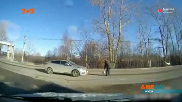 У Росії дідусь хотів перейти на інший бік дороги, а потрапив на той світ
