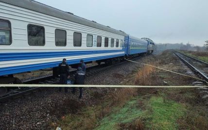 Подошла к путям и ждала поезд: в Николаеве девушка покончила с собой
