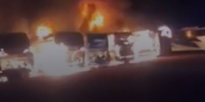 Пожар на мексиканской парковке: огонь полностью уничтожил 11 пассажирских автобусов