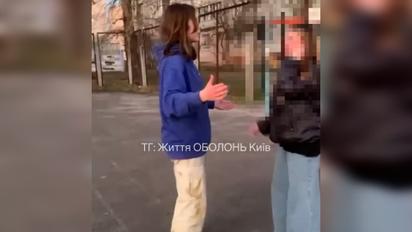 Чергове побиття школярки: в Києві підлітки надавали ляпасів дівчинці