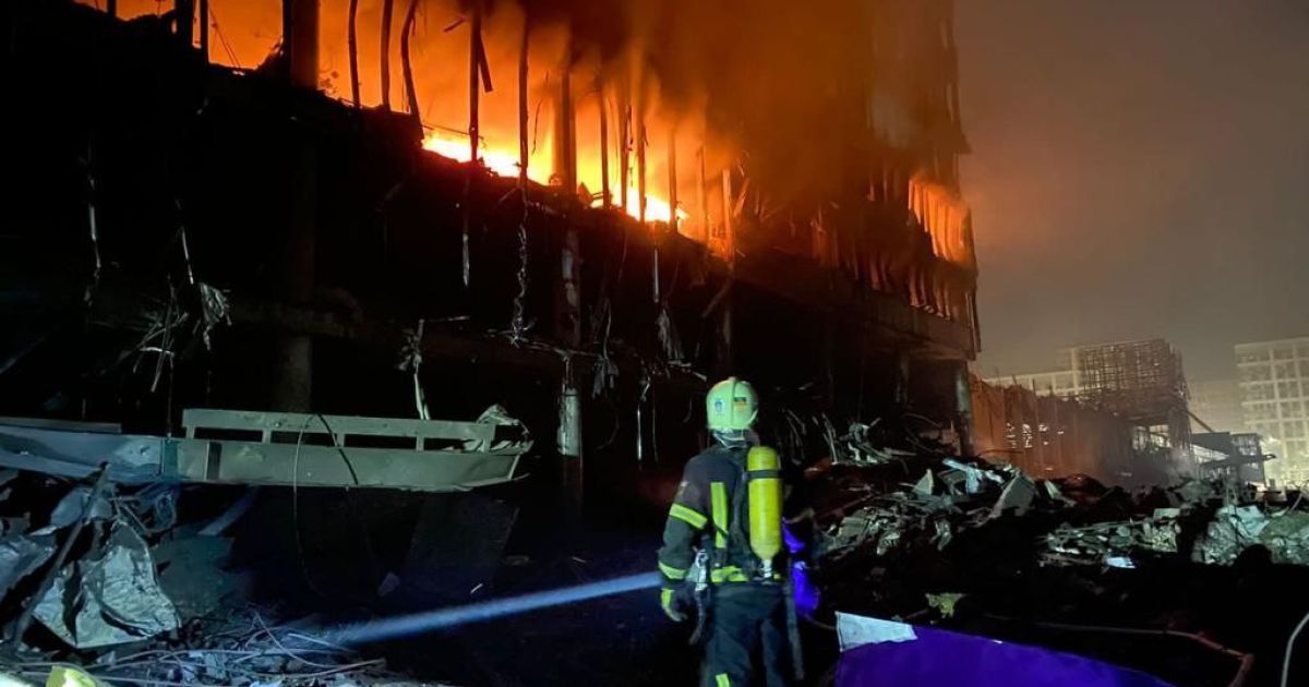 Окупанти обстріляли ракетами Подільський район Києва: вісім загиблих, прокуратура відкрила справу