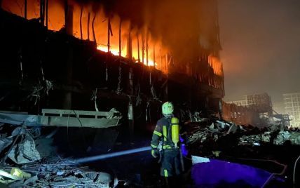 Оккупанты обстреляли ракетами Подольский район Киева: восемь погибших, прокуратура открыла дело