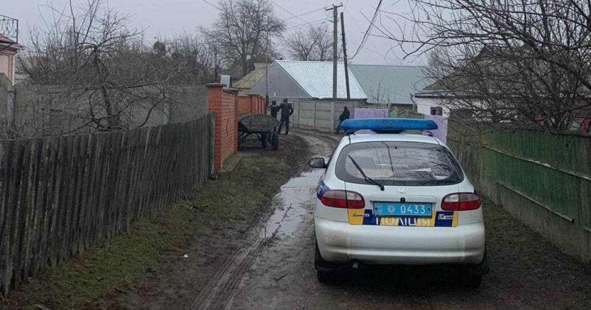 В лесополосе под Киевом нашли повешенного на шнурках мужчину