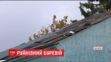 Сокрушительная стихия. В райцентре Одесской области аномальный ураган сорвал кровлю с садика, полного детей