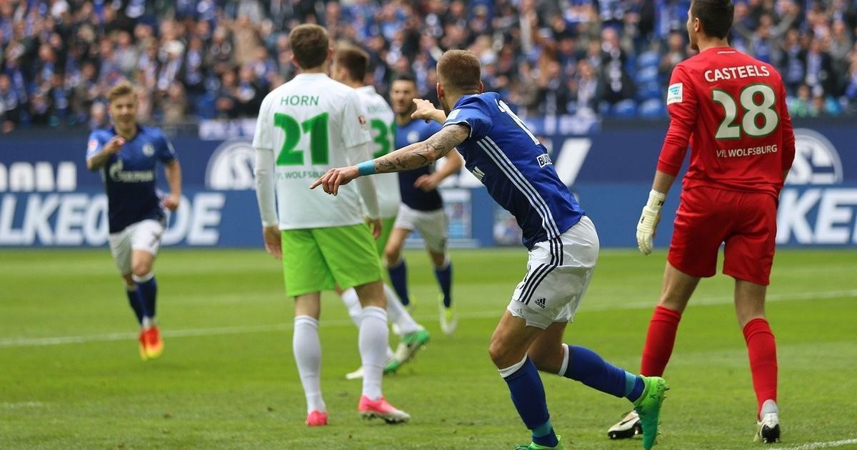 "Шальке" разгромил "Вольфсбург" без Коноплянки в заявке