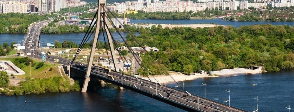 В Киеве ограничили движение транспорта по Московскому мосту