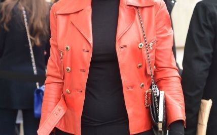 Неподражаемая: Моника Беллуччи произвела фурор на шоу Chanel в Париже