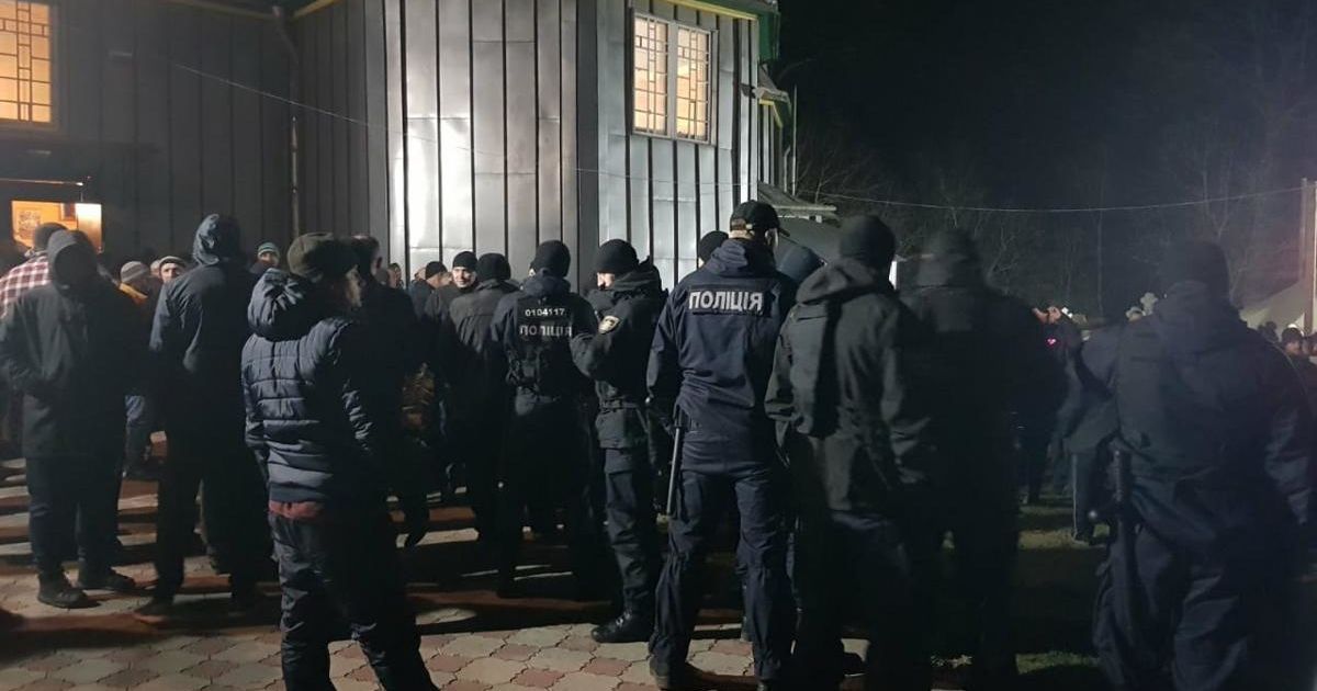 На Буковині віряни РПЦ пішли на жорсткий конфлікт із вірянами ПЦУ