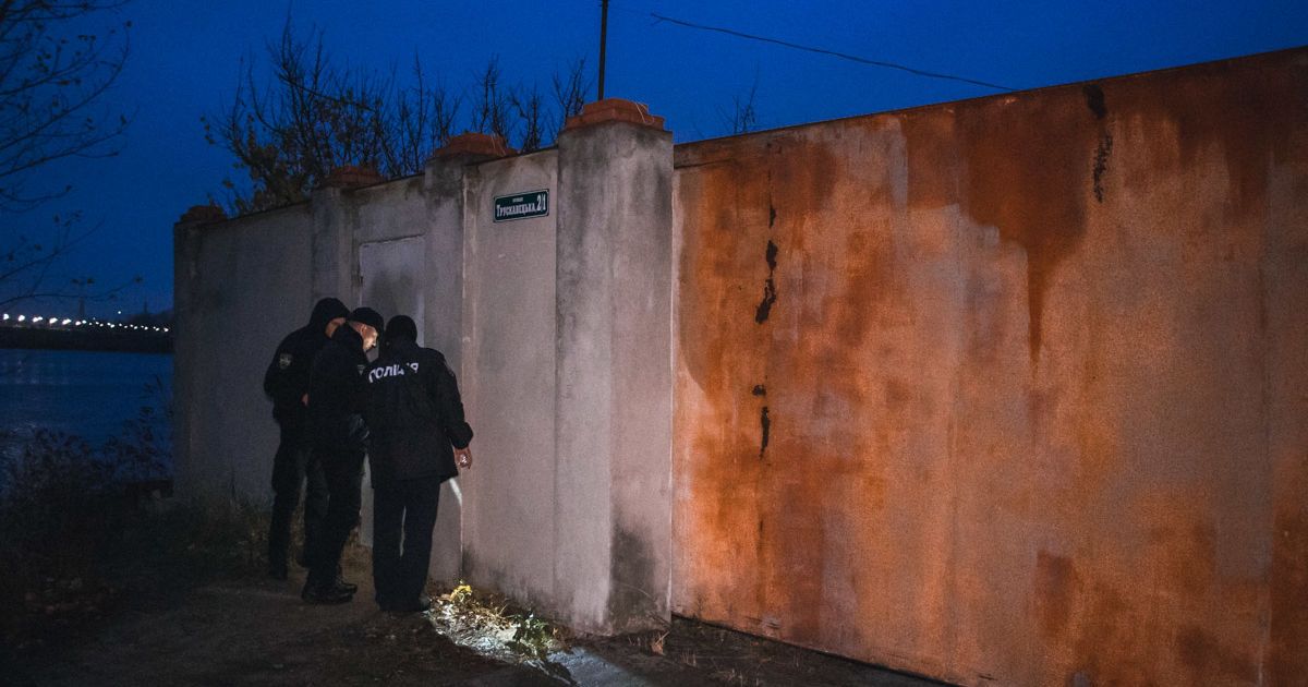 В Киеве нашли мертвого мужчину без обуви. На его лице была SIM-карта
