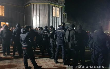 На Буковине верующие РПЦ пошли на жесткий конфликт с верующими ПЦУ