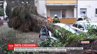 Перевернутые авто, затоплены улицы, отсутствие света - по Европе гуляет ураган "Элеонора"