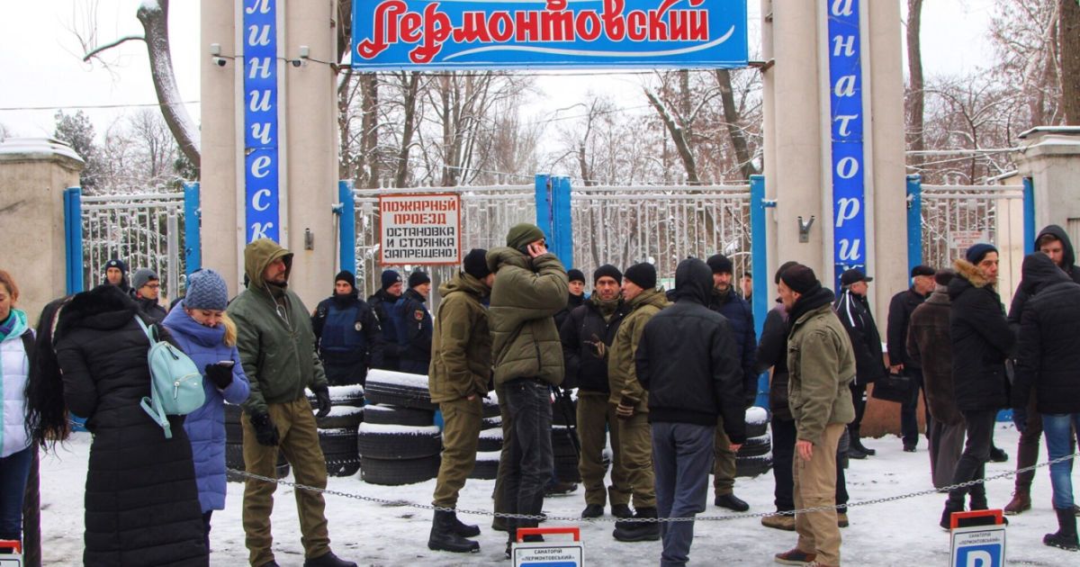 В Одессе около 70 человек захватили санаторий с тяжело больными пациентами