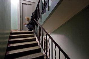 Луцьку молодь попросили "не пісяти і не какати" у під'їздах