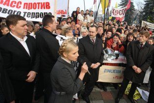 Тимошенко приведе під адміністрацію Януковича тисячі мітингувальників