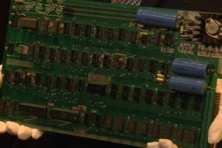 Первый Apple продали за 100 тысяч фунтов стерлингов
