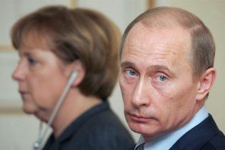 Меркель дорікнула Путіну, що його політика розходиться з політикою Росії