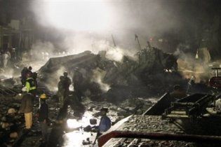 У Пакистані розбився літак з українцями