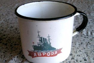 Півторарічний хлопчик убив металевим кухлем молодшого братика, поки матір гралася мобілкою
