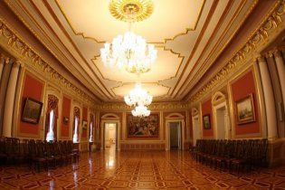 Янукович не захотів жити у Маріїнському палаці