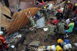 Майже 200 осіб зникли безвісти в результаті зсуву в Колумбії