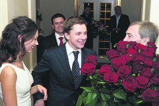 Черновецький подарував дружині Довгого обіцяний мільйон