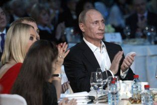 До дня народження Путіна 1,5 тисячі росіян заспівають йому пісню крокодила Гени