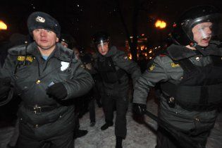 В Москве у Киевского вокзала задержали более 100 вооруженных лиц