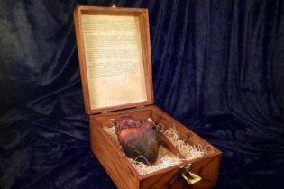 На eBay виставили муміфіковане серце вампіра