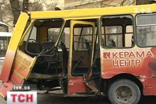 У Луцьку маршрутка врізалася в людей на зупинці