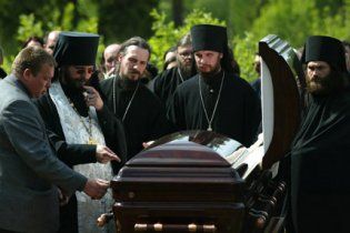 Церкви Московського та Київського патріархатів сперечаються за цвинтарі