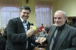Віктор Янукович записався до партії Тягнибока