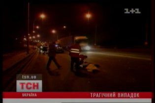 У Києві чоловіка збило авто після спілкування з даїшниками
