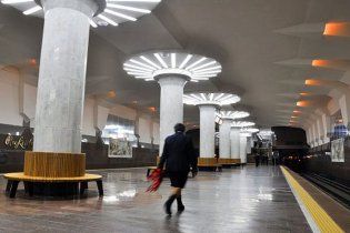 В метро Харькова установили скамейки по 8 тысяч долларов каждая