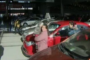 Пекін обмежить продаж автомобілів, щоб вирішити проблему заторів