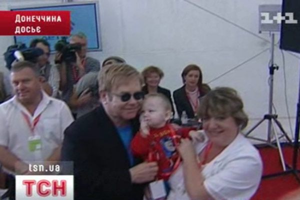 Елтон Джон та українська дитина