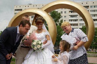 Российский лейтенант, которого женил Медведев, застрелился