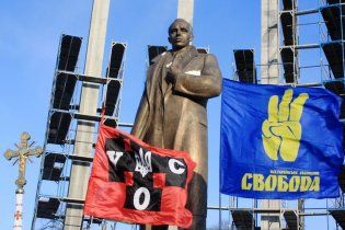 Львівщина зекономила 200 тисяч, щоб добудувати пам’ятник Бандері