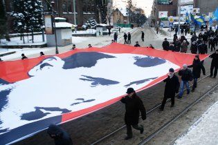 Львівська облрада захистила Бандеру і Шухевича