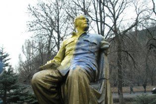 Януковича просят убрать из украинских городов всех Лениных и Сталиных