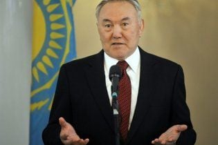 Назарбаєв відмовився продовжувати свої повноваження до 2020 року