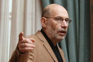 Борис Акунин: украинцы похожи на россиян, как однояйцовые близнецы