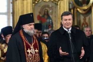 Янукович побрезговал пищей в Почаевской лавре