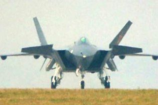 Китай создал новый истребитель из обломков американского самолета
