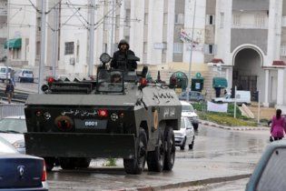У охопленій заворушеннями столиці Тунісу введено комендантський час