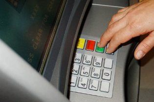 В киевском развлекательном центре работал фальшивый банкомат