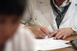 У Києві пропонують за тисячу грн довідку про інвалідність і вагітність