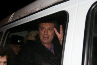 Немцов рассказал об аресте: 40 часов в каменном мешке и пытки в суде