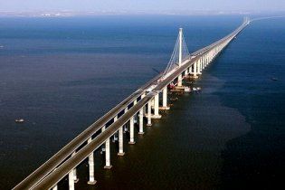 У Китаї побудовали найдовший в світі надводний міст
