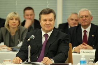Янукович закликав японців вкладати гроші: Україна - "три в одному"